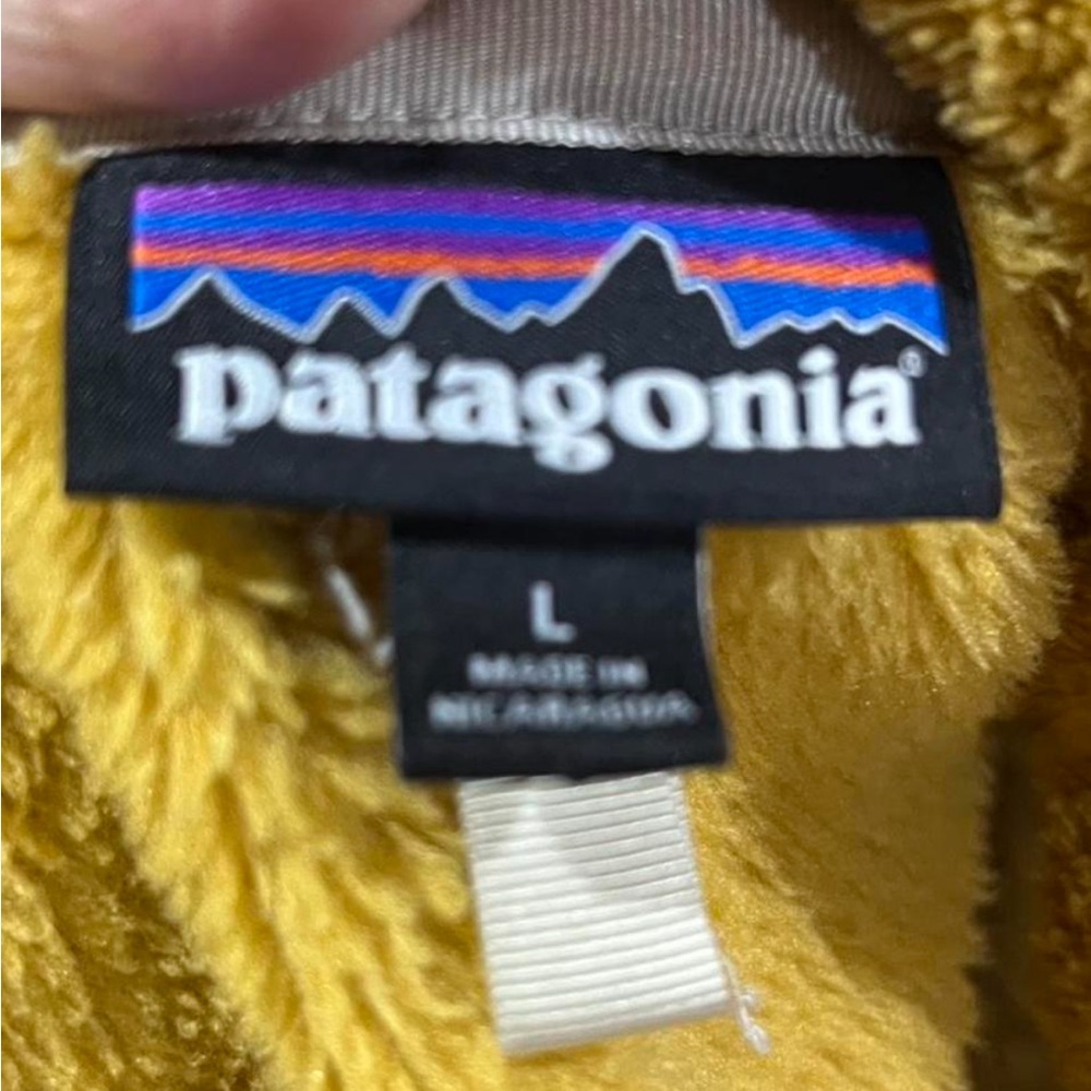 Patagonia Women's Yellow Snap-T Fleece Pullover - Picture 2 of 2